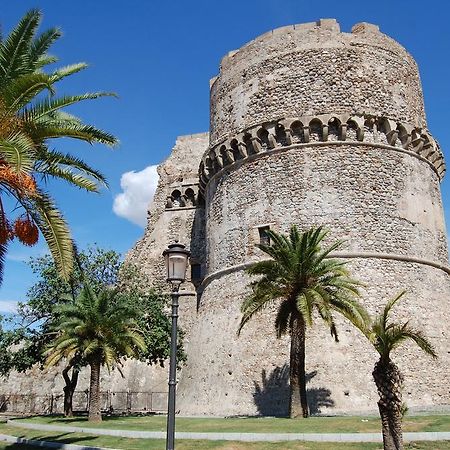 مبيت وإفطار ريجّو دي كالابريا Aragonese المظهر الخارجي الصورة