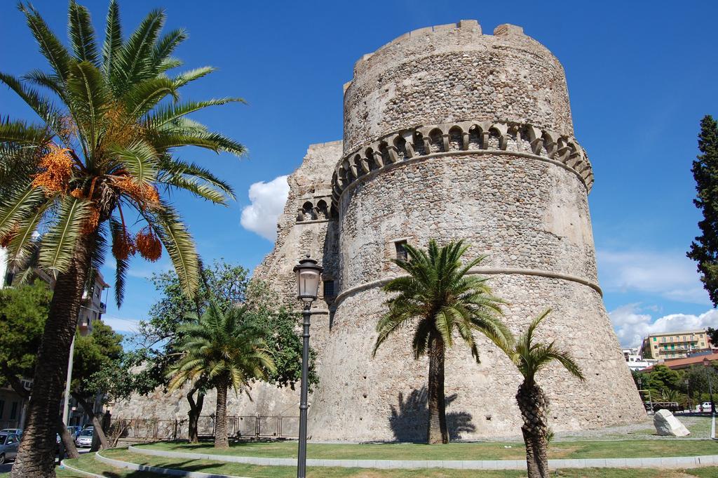 مبيت وإفطار ريجّو دي كالابريا Aragonese المظهر الخارجي الصورة