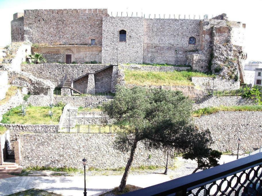 مبيت وإفطار ريجّو دي كالابريا Aragonese المظهر الخارجي الصورة